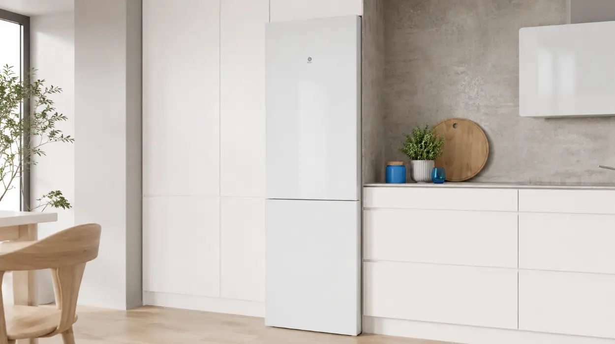 Un frigorífico boníto, eficiente y fácil de limpiar: Balay Serie Cristal NoFrost con cajones ExtraFresh y ExtraCold por sólo 539,60€ con envío gratis (-42%)