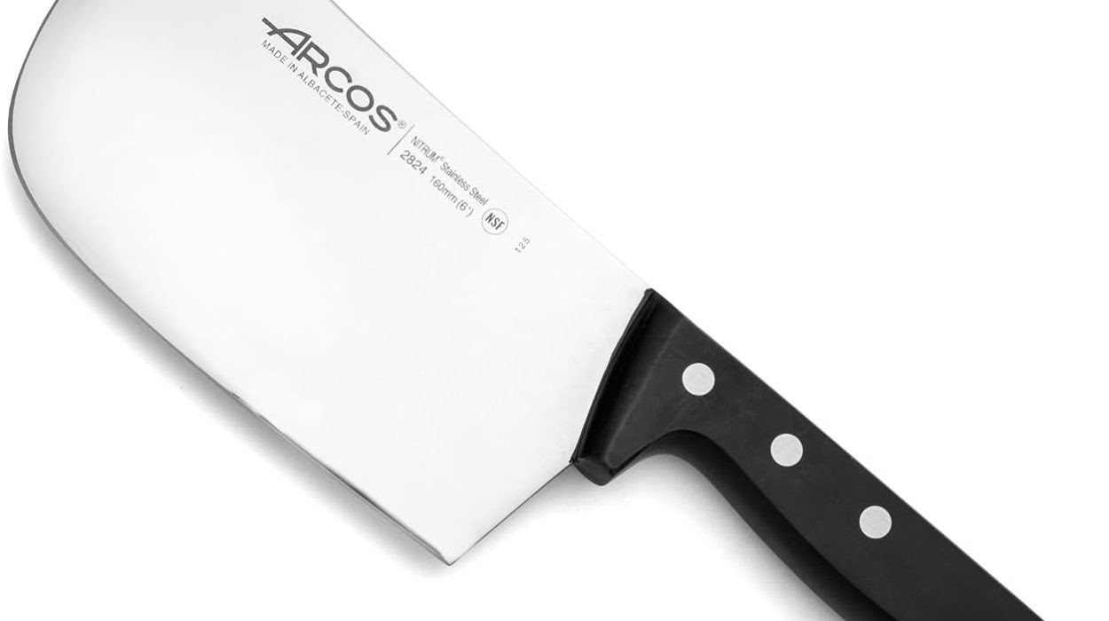 Corta huesos y carne con la precisión de la Hachuela de cocina Arcos de 160 mm, robusta y duradera por sólo 19,89€ (-44%)