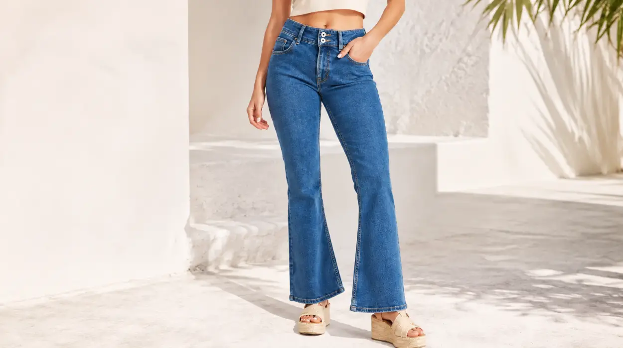 Vaqueros Pepe Jeans Flare MW Venus para mujer, diseño acampanado en azul por sólo 39,56€ con envío gratis (-56%)