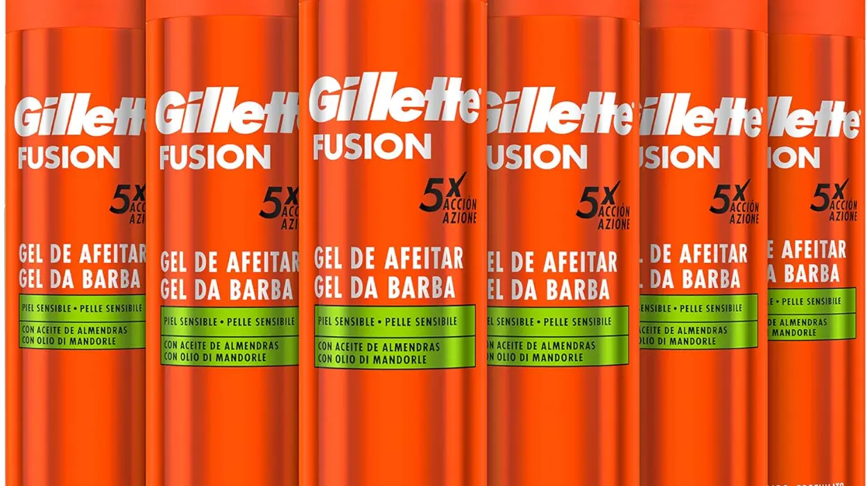 Chollo Pack x6 Gel de afeitado Gillette Fusion para pieles sensibles de 200 ml con aceite de almendras por sólo 16,99€ (-53%)