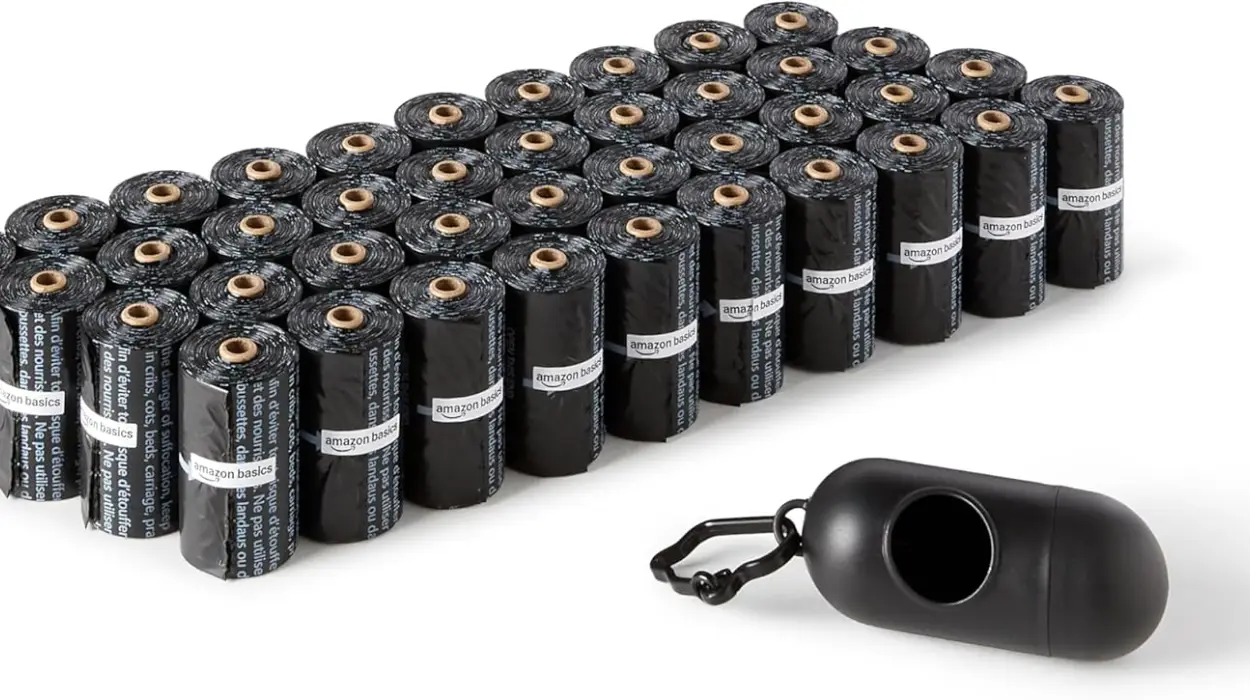 Pack x600 Bolsas de basura para perros de Amazon Basics con dispensador y clip para correa por sólo 11,52€ (-29%)