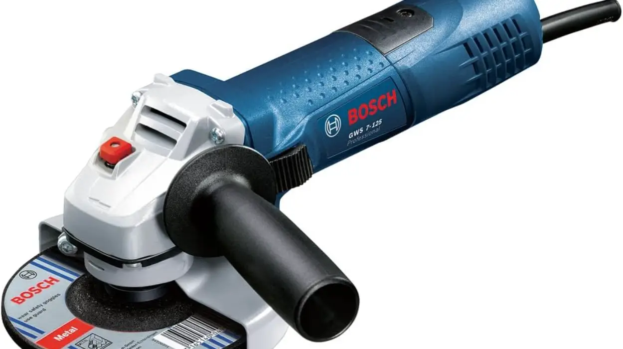 Amoladora angular Bosch Professional GWS 7-125 con disco de 125 mm y 720 W por sólo 48,99€ con envío gratis (-40%)