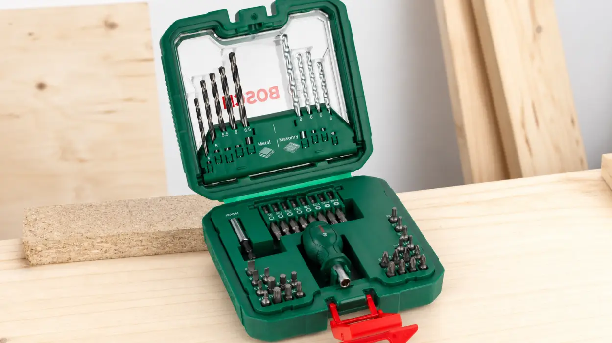 Set compacto Bosch con 42 + 1 piezas para atornillar y taladrar por sólo 14,99€ (-32%)