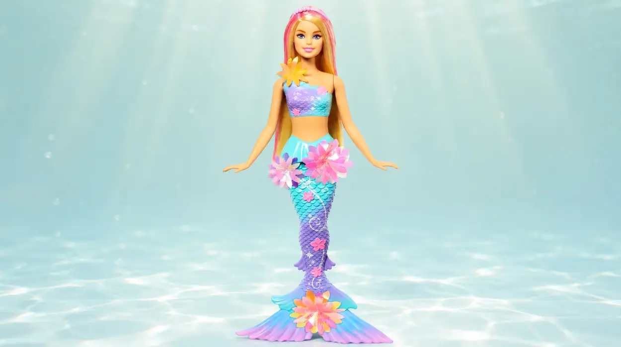 Muñeca Barbie sirena con flores mágicas y diadema de perlas por sólo 14,25€ (-47%)
