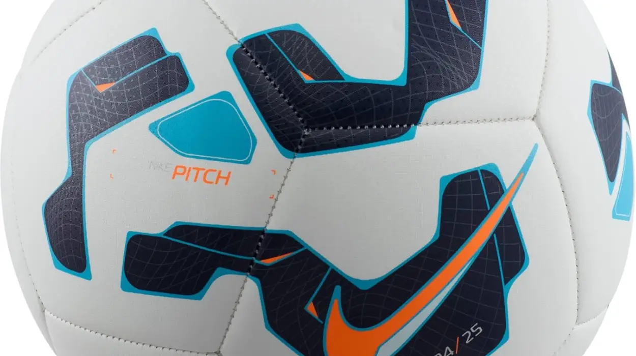 Balón de fútbol Nike Pitch Fa24 con resistencia y durabilidad por sólo 12,99€ (-43%)