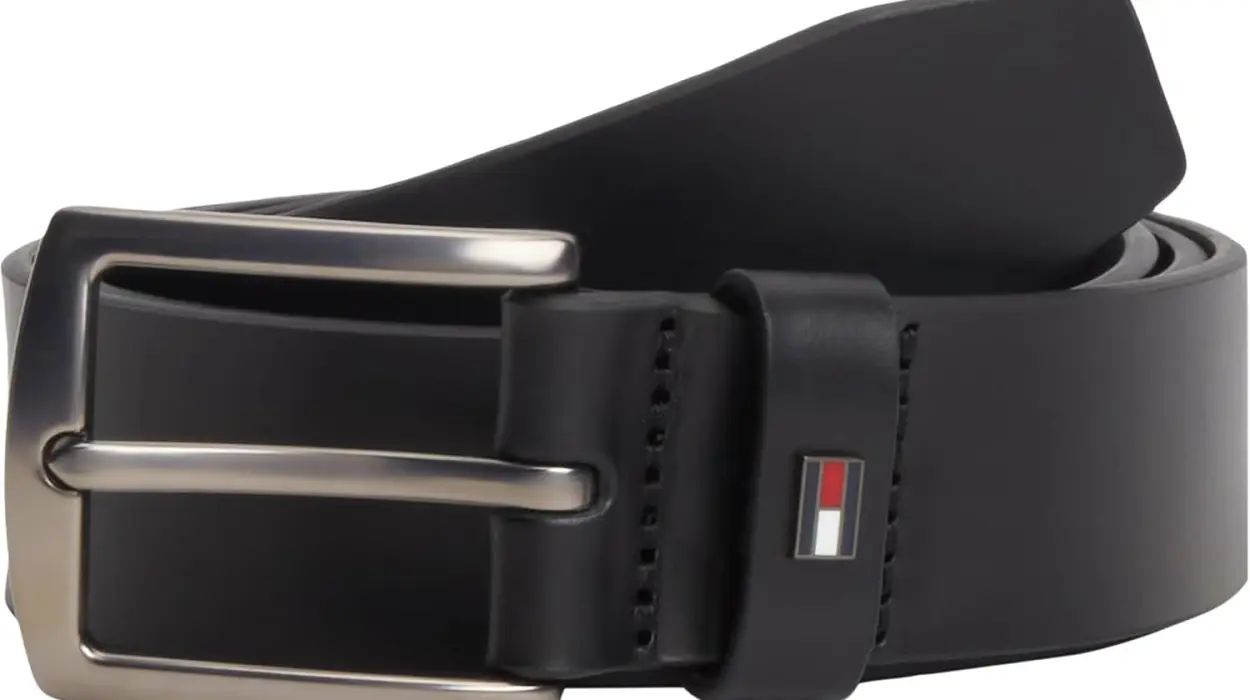 Cinturón de piel Tommy Hilfiger para hombre con hebilla flag por sólo 24€ (-52%)