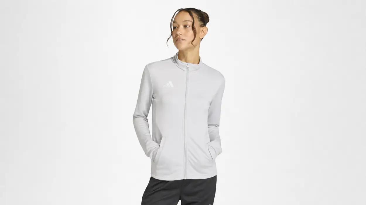 Sudadera deportiva Adidas Entrada26 entallada con cremallera para mujer por sólo 19,95€ (-50%)