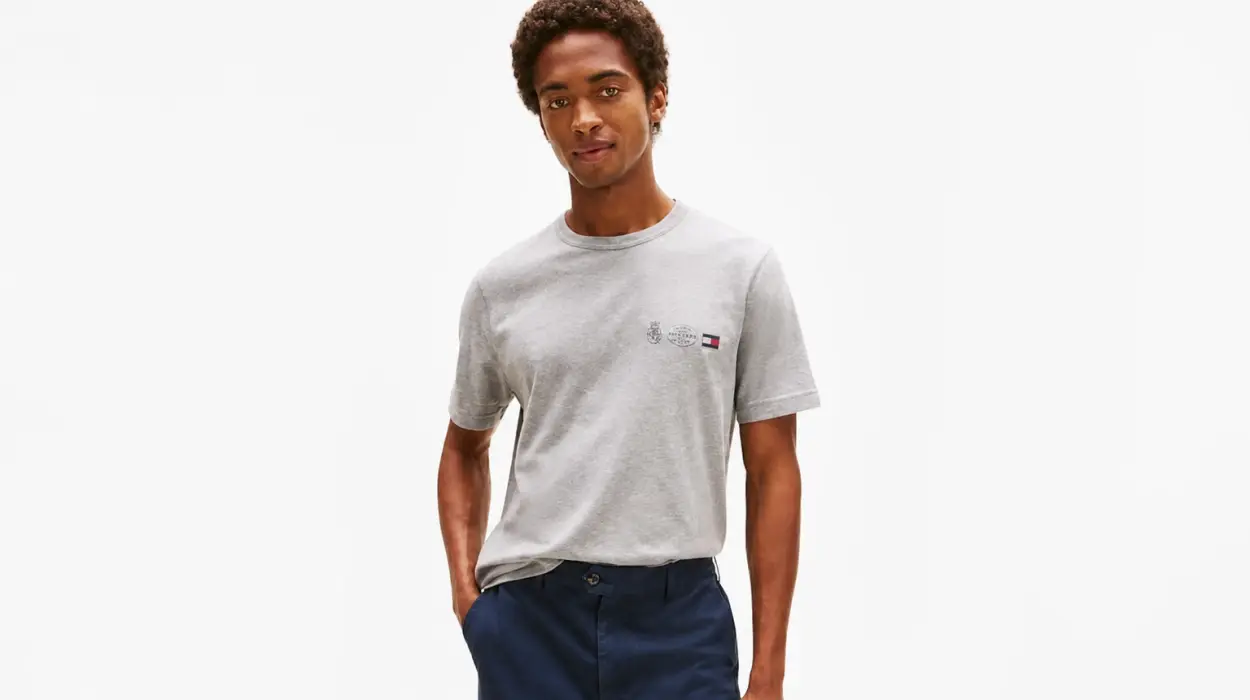 Camiseta Tommy Hilfiger Small Crest Outline para hombre por sólo 20,94€ (-48%)