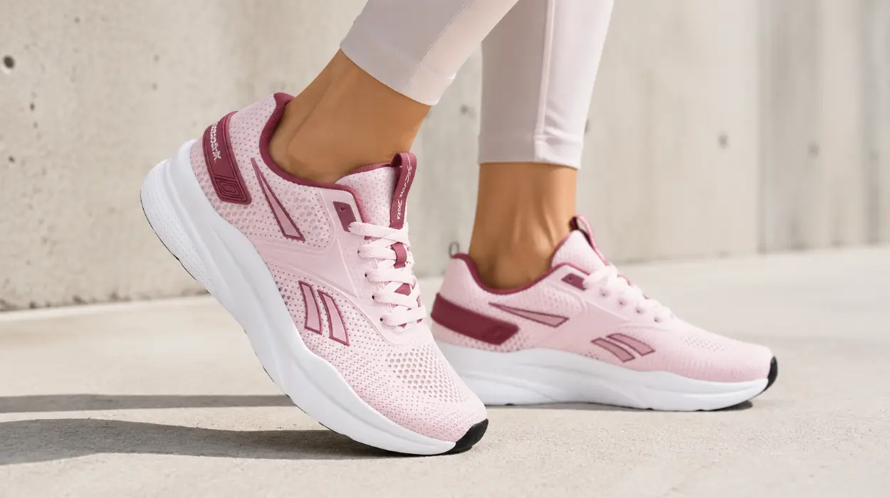 Zapatillas deportivas Reebok Relora para mujer: ideales para running, gym y looks de sport por sólo 33€ con envío gratis (-40%)