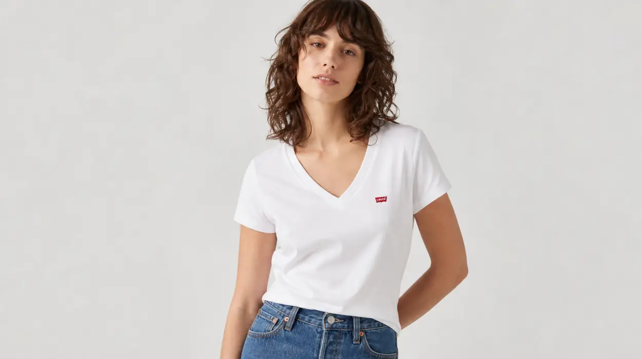 Pack x2 Camisetas Levi’s de mujer con cuello en V por sólo 19,95€ (-41%) ¡9,98€ cada una!