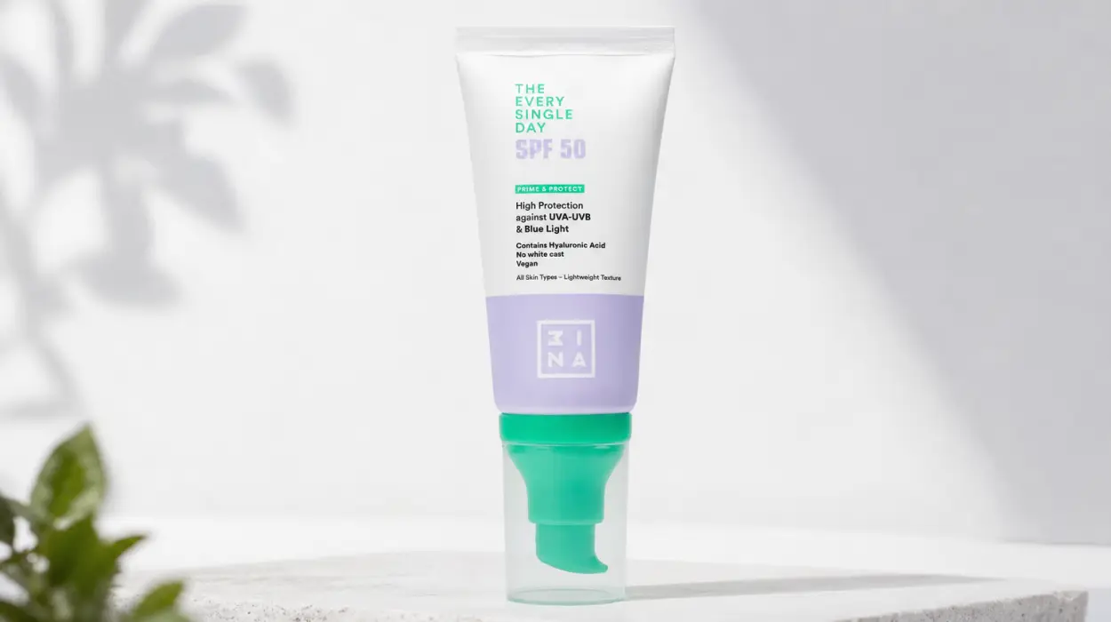 Protector solar facial 3INA SPF50 con ácido hialurónico, alta protección UVA-UVB y luz azul por sólo 9,95€ (-60%)
