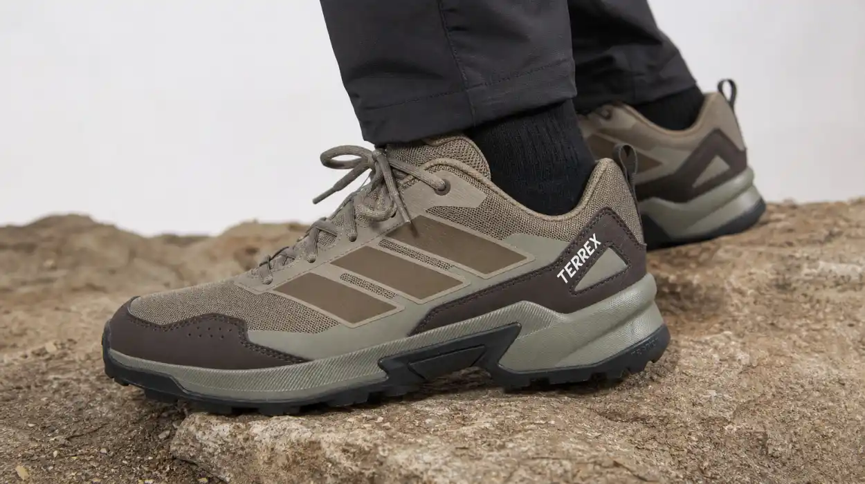Zapatillas de senderismo adidas Terrex Eastrail 3 para hombre en color marrón por sólo 44,99€ con envío gratis (-44%)