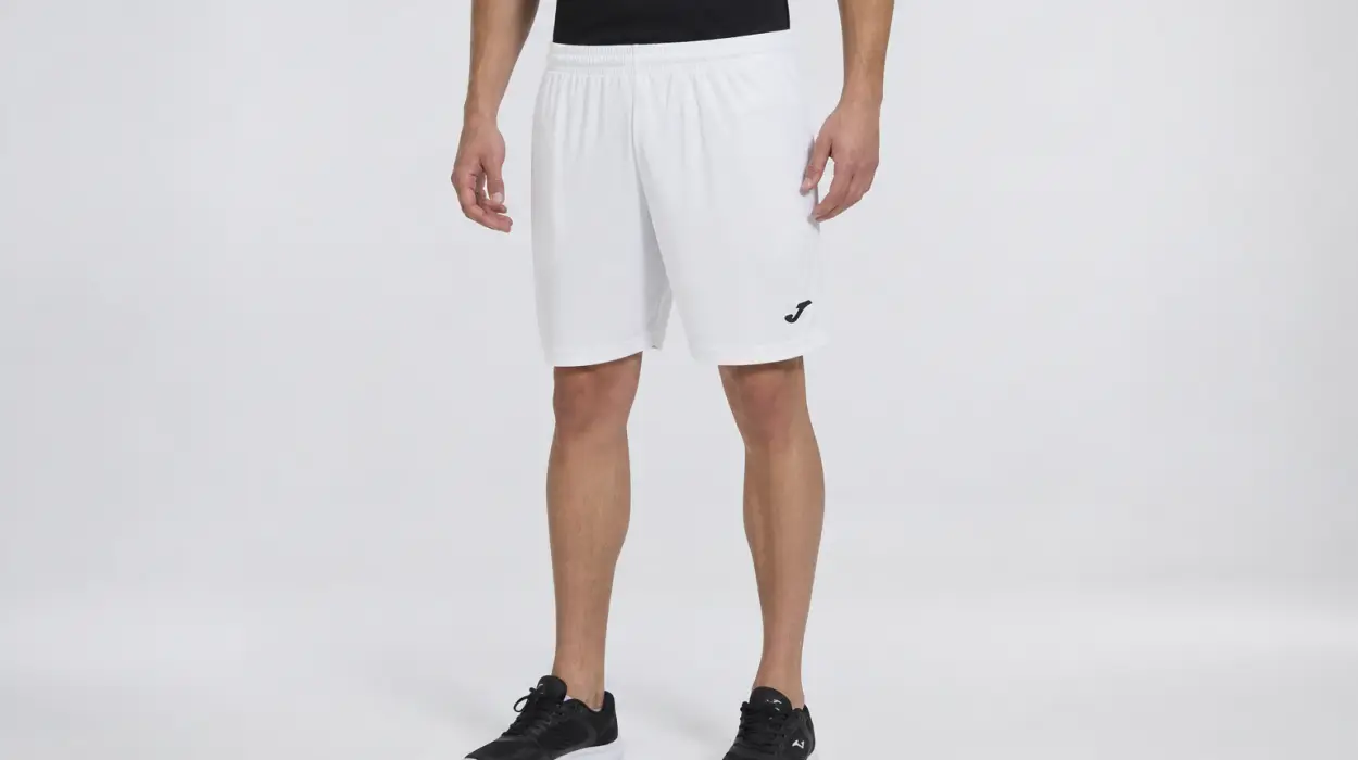 Pantalón corto Joma Treviso blanco para hombre, transpirable y de secado rápido por sólo 5,99€ (-43%)