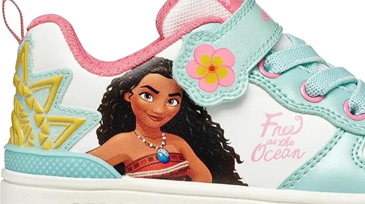 Chollo Zapatillas Geox J Washiba Girl C Vaiana para niñas por sólo 30,45€ con envío gratis (-53%)