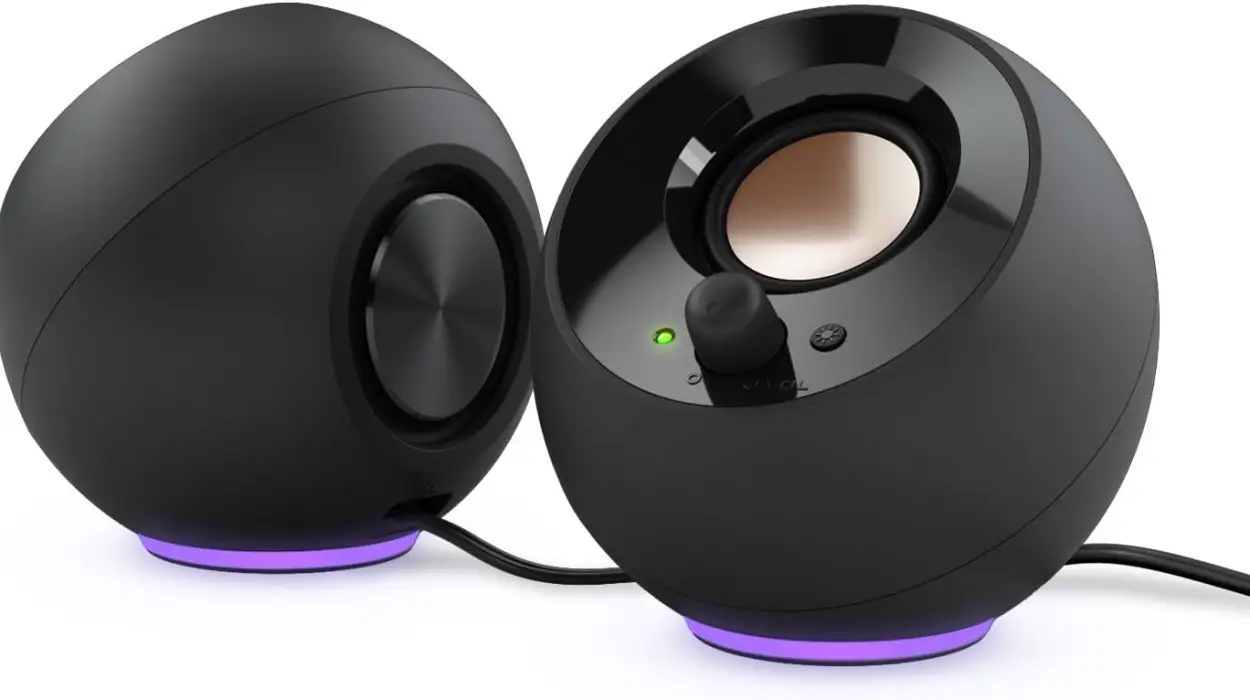 Creative Pebble SE: altavoces para PC minimalistas 2.0 con iluminación RGB y USB-C por sólo 19,99€ (-23%)
