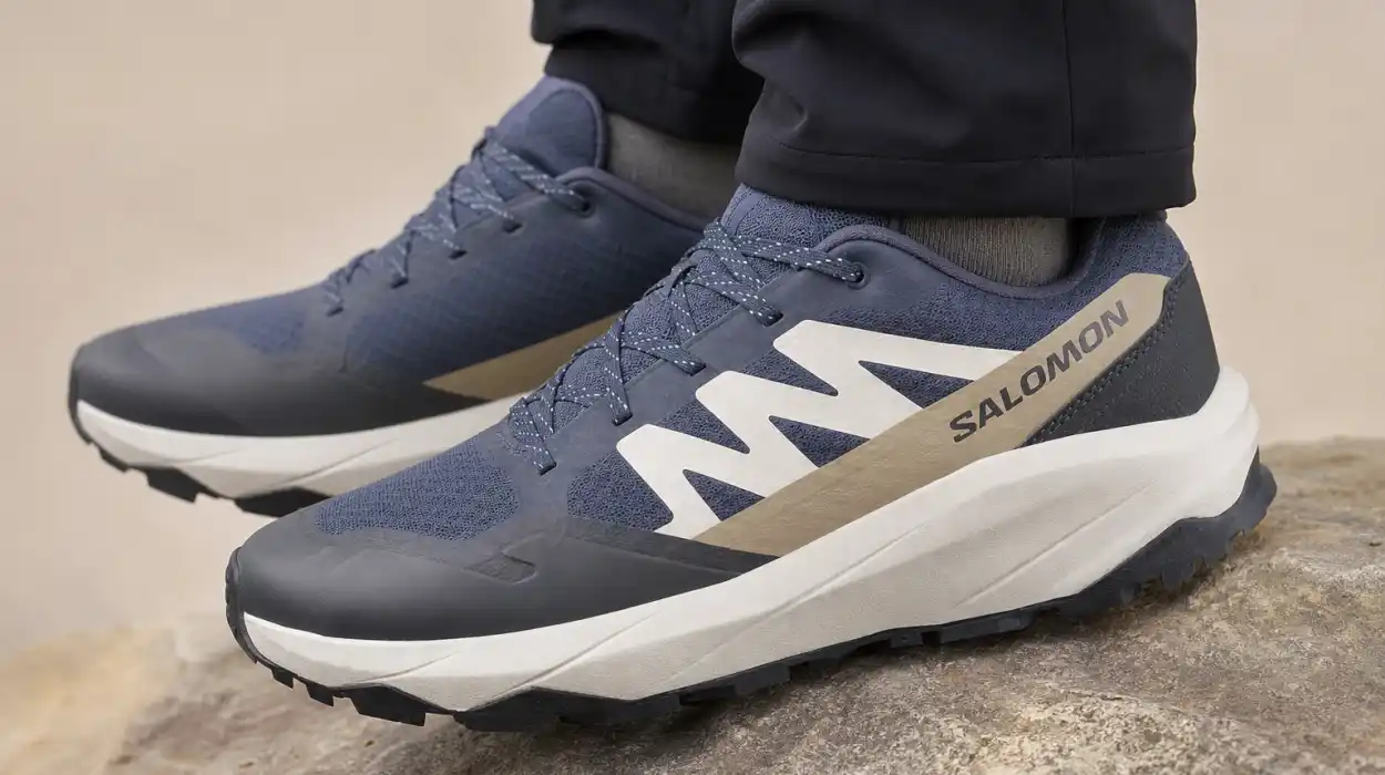 Zapatillas de senderismo ligeras Salomon Outscape para hombre por sólo 60€ con envío gratis (-40%)