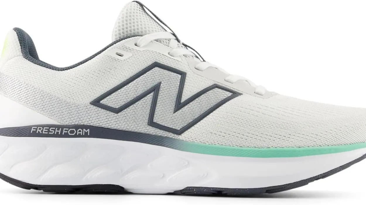 Zapatillas New Balance 520 en varios colores para hombre con suela antideslizante por sólo 48,95€ con envío gratis (-30%)