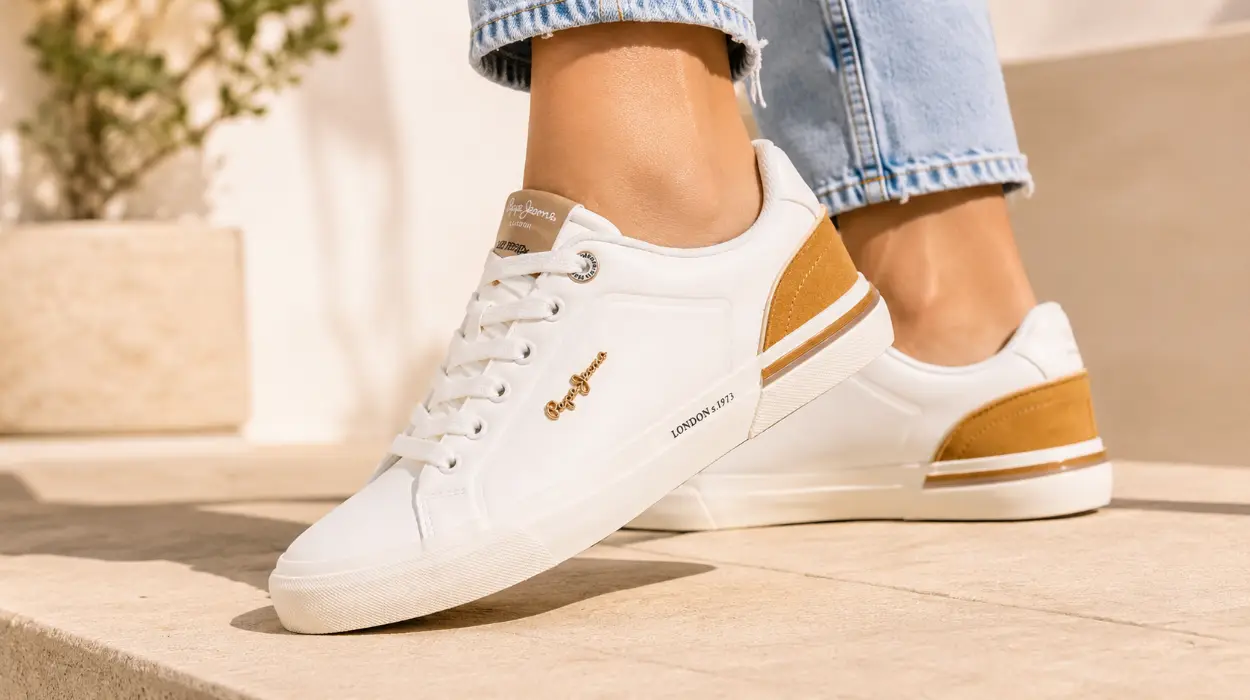 Zapatillas Pepe Jeans Kenton Campus blancas para mujer por sólo 29,45€ con envío gratis (-58%)