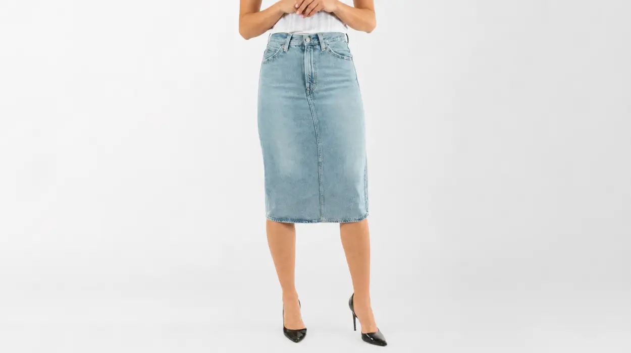 Falda Levi’s HR Back Slit Riveting Clean Hem estilo vintage por sólo 35,95€ con envío gratis (-55%)