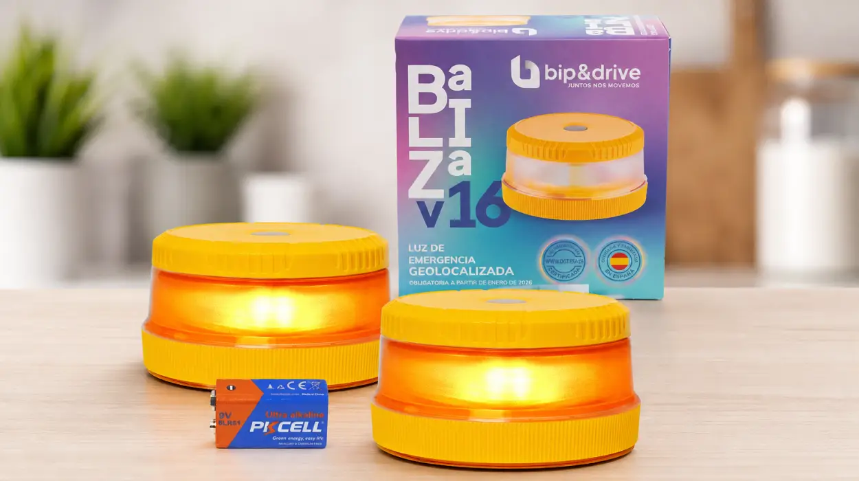 Pack x2 balizas V16 homologadas DGT con geolocalización, LED 360° y base imantada por sólo 21,80€ (-36%)