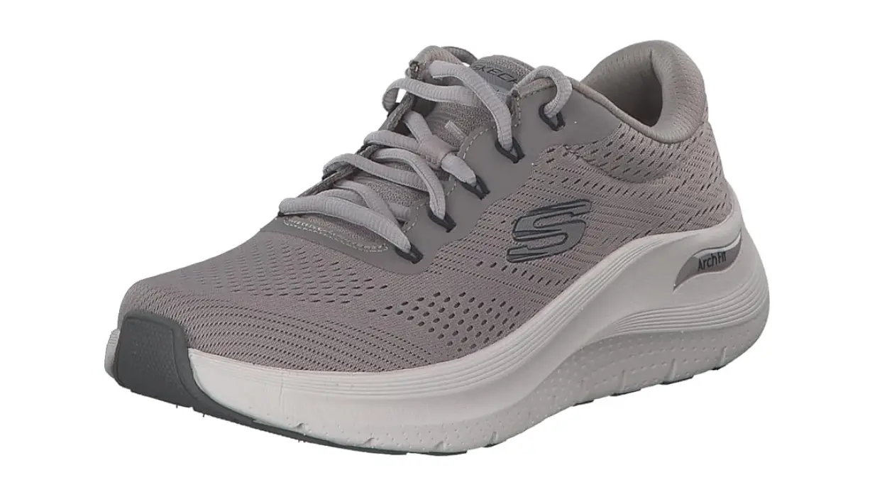 Las Skechers Arch Fit 2.0 Lestur hoy están vendiendo muchísimo: Valoraciones buenísimas al 39% en Amazon