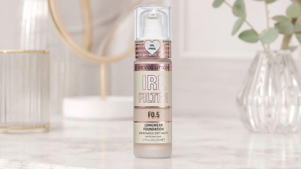 Base de maquillaje Makeup Revolution IRL Filter Longwear acabado mate por sólo 1,86€ (-47%)