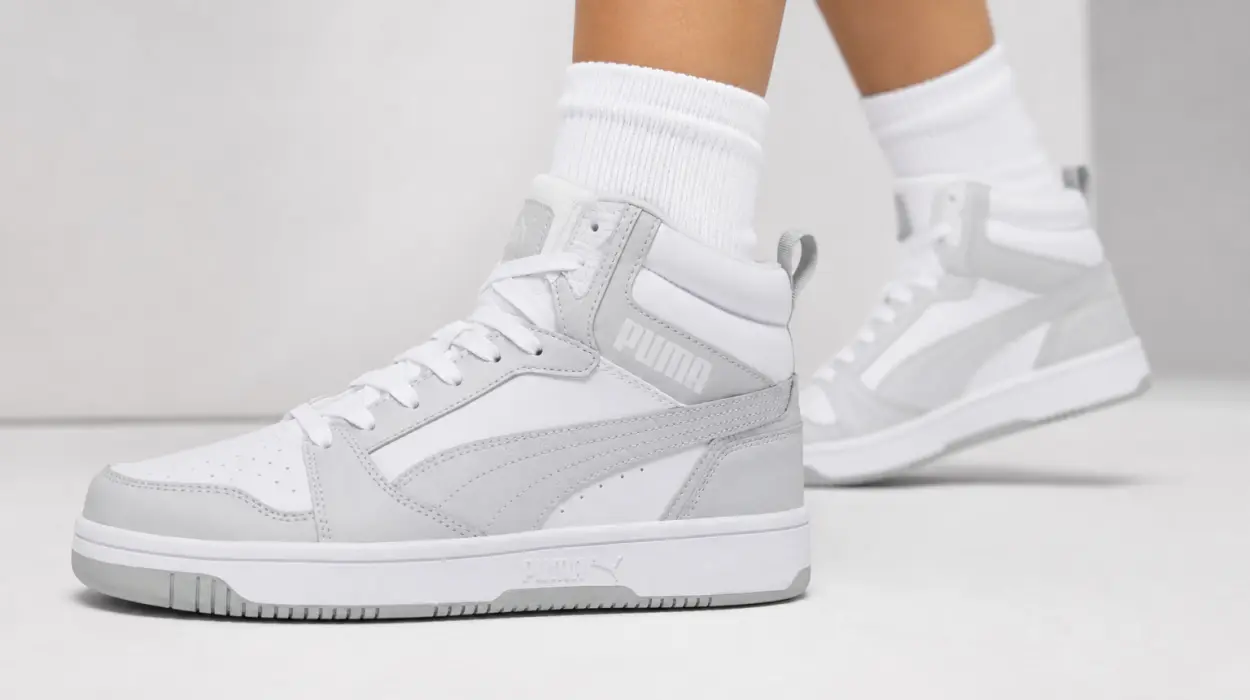 Zapatillas Puma Rebound V6 unisex blancas con plantilla SOFTFOAM+ por sólo 31,45€ con envío gratis (-55%)