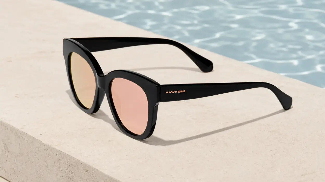 Gafas de sol Hawkers Audrey Black Rose Gold para mujer por sólo 15,75€ (-33%)