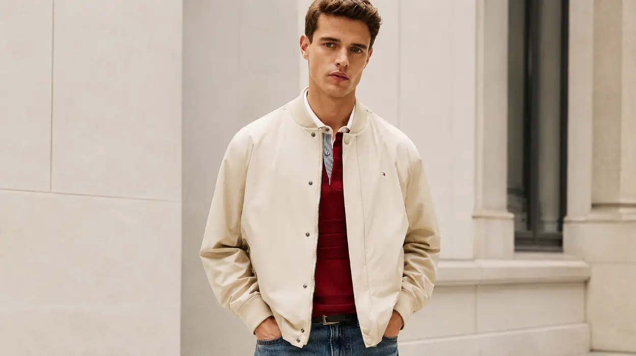 Cazadora bomber Tommy Hilfiger Tech Lightweight Relaxed Fit para hombre por sólo 55,96€ con cupón y envío gratis (-72%)