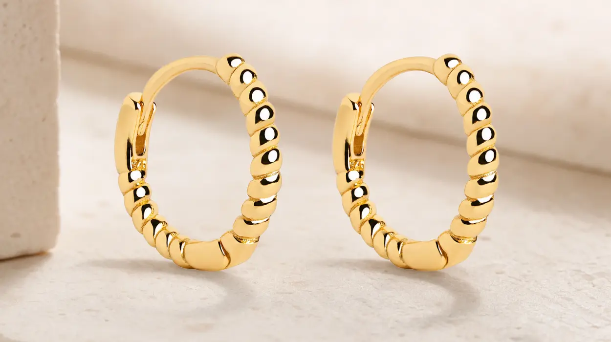 Pendientes Singularu Aro Twist en plata bañada en oro de 18 kt por sólo 16,24€ (-35%)