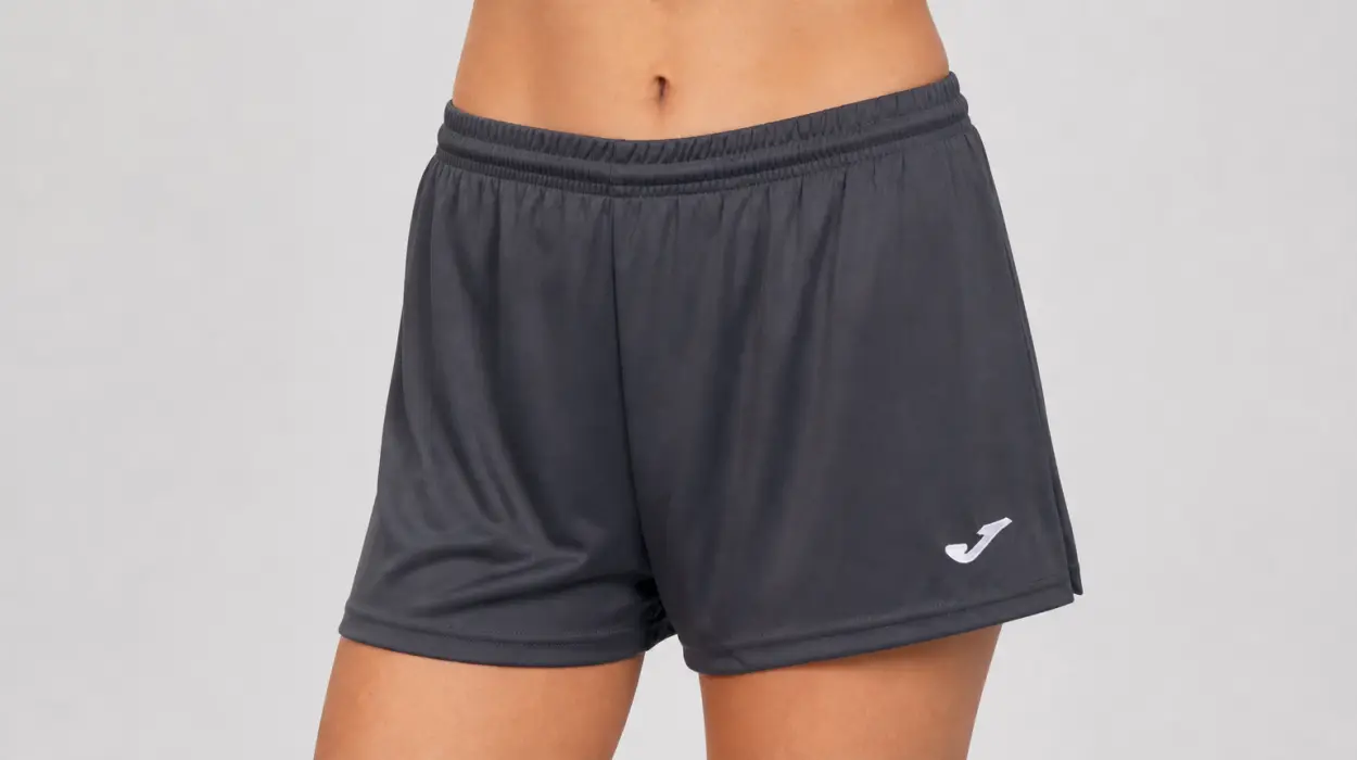 Muévete como quieras con los pantalones cortos deportivos Joma Paris II para mujer, ligeros y transpirables por sólo 6,49€ (-41%)