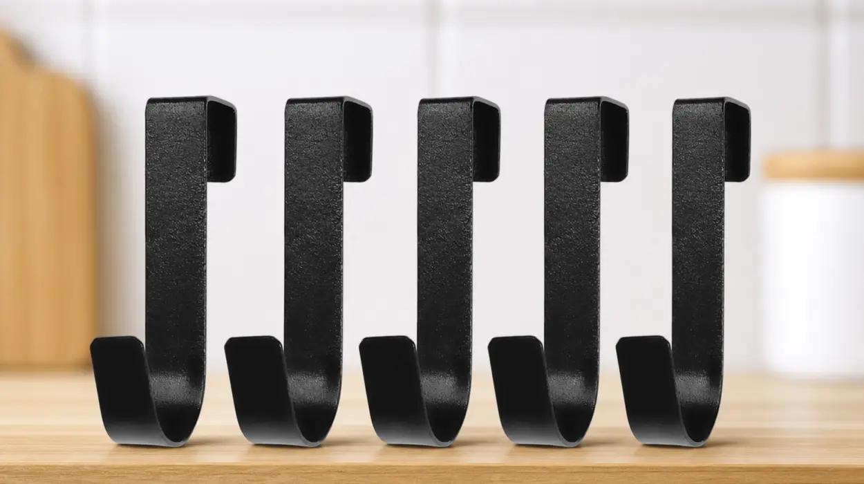 Paquete de 5 ganchos de acero inoxidable para puerta, ideales para baños y cocinas por sólo 3,70€ (-43%)