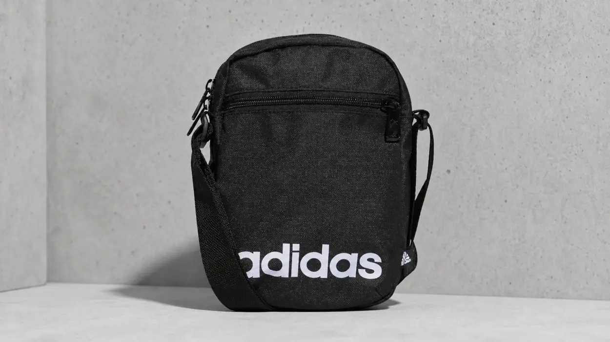 Bolso bandolera organizador Adidas Essentials unisex por sólo 10,79€ (-40%)