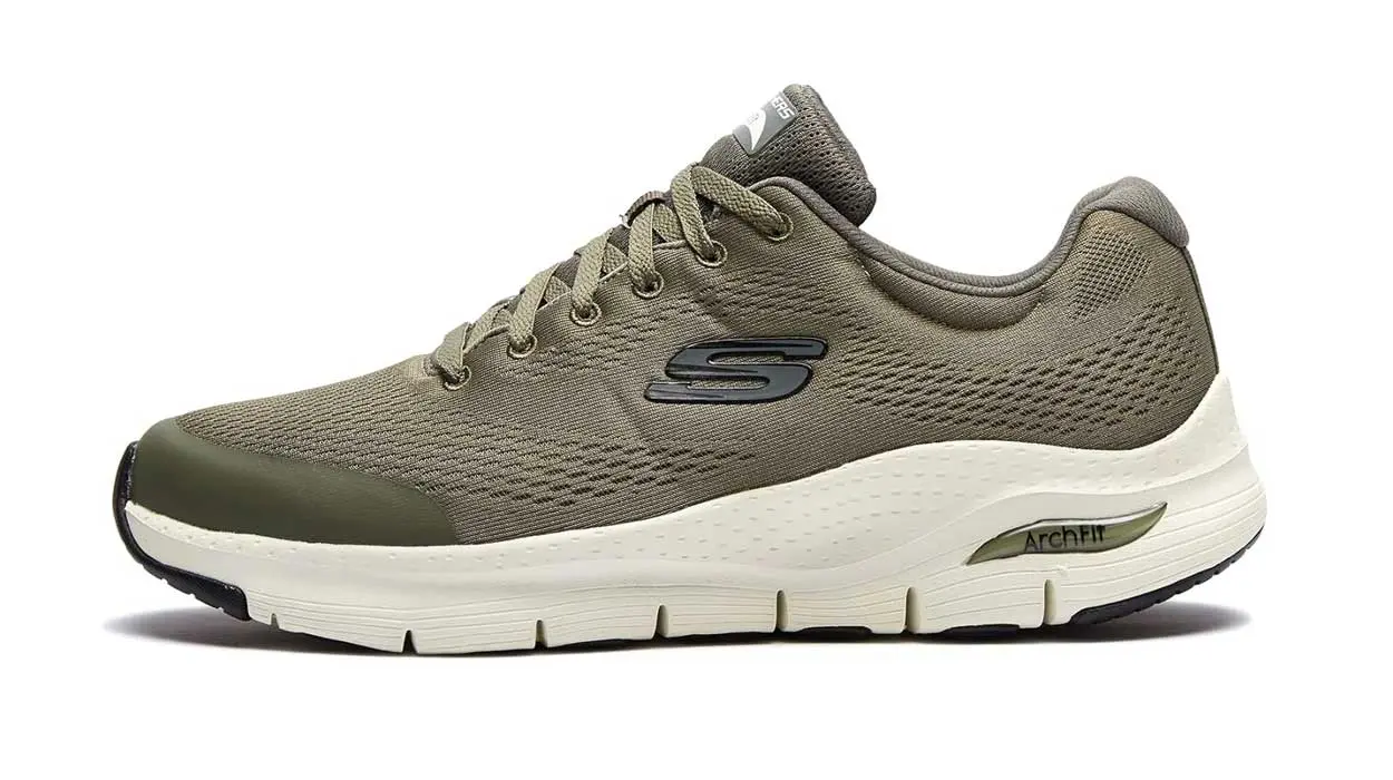 Chollo Zapatillas Skechers Arch Fit en color verde oliva para hombre por sólo 59,95€ con envío gratis (-40%)