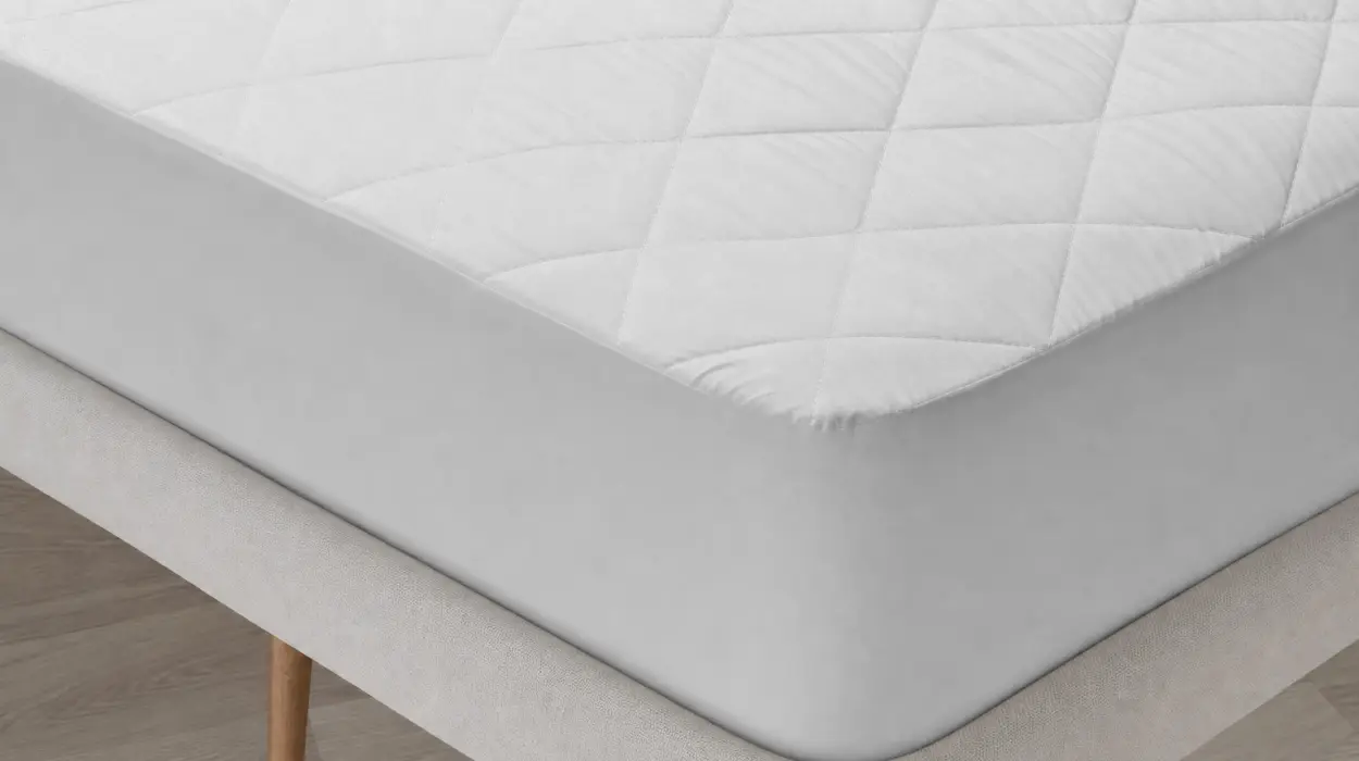 Protector de colchón Pikolin Home Silktouch acolchado y transpirable para cama de 180 x 200 cm por sólo 16,03€ (-19%)