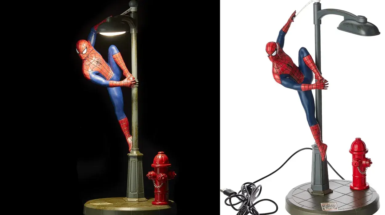 Lámpara de escritorio Spiderman de Paladone con diseño de farola por sólo 34,99€ con envío gratis (-29%)