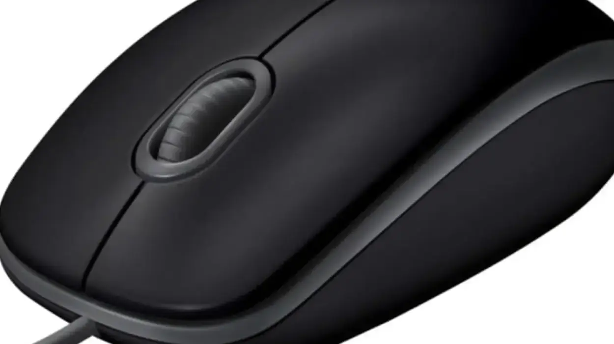 Chollo Ratón Logitech B110 silencioso y de conexión USB fácil por sólo 6,95€ (42% de descuento)
