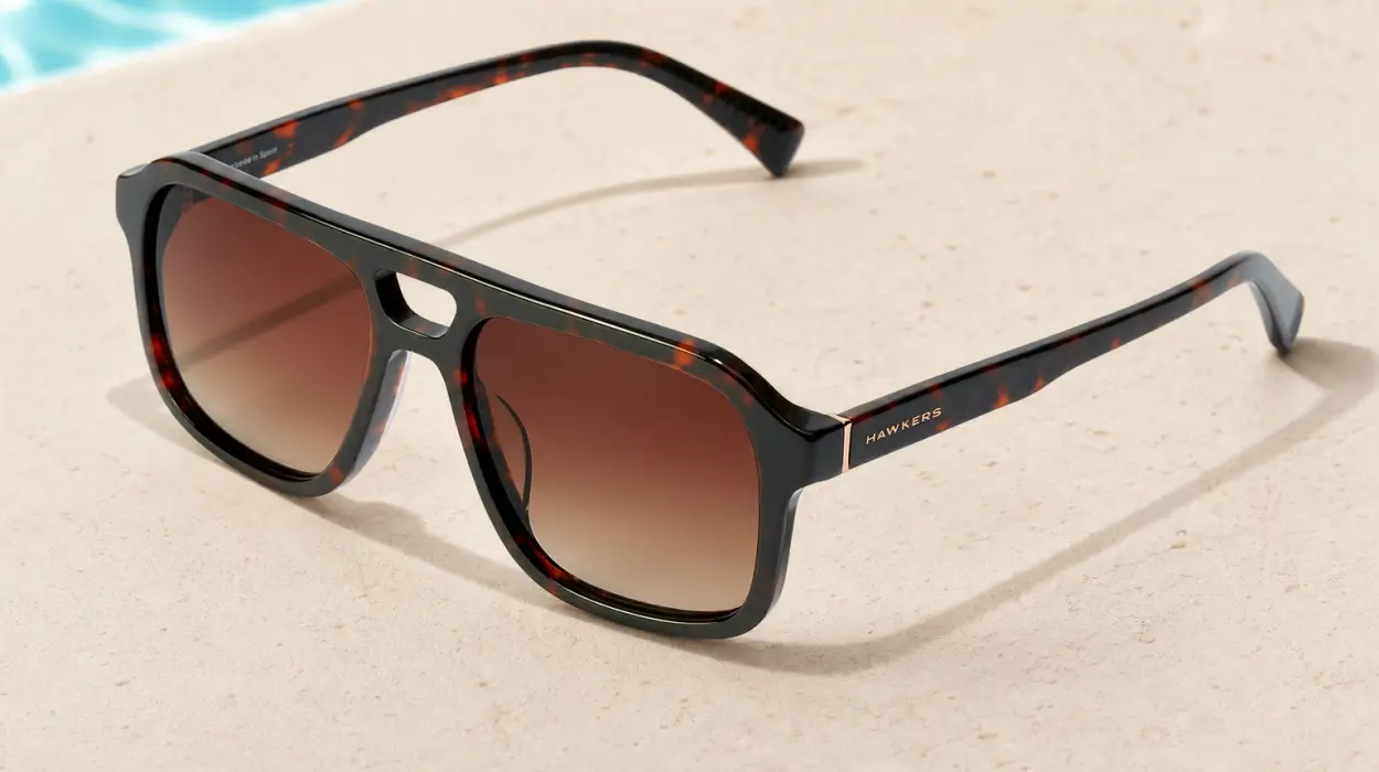 Luce estilazo con estas gafas de sol Hawkers Croupier unisex con lentes degradadas por sólo 20,89€ (-68%)