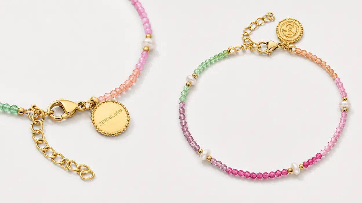 Chollo Pulsera Singularu Dye Pearls Colors de acero con baño de oro 18 kt. por sólo 14,24€ (19% de descuento)