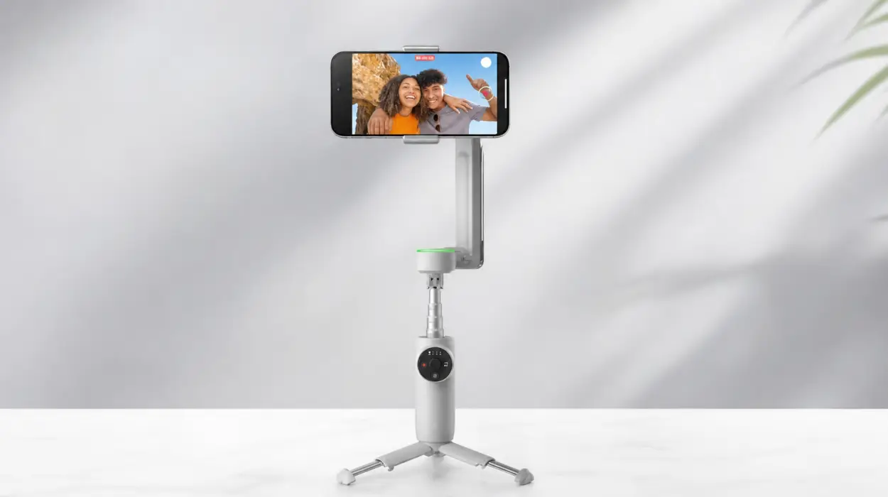 Gimbal Insta360 Flow Pro para móvil con seguimiento por IA y estabilización de 3 ejes por sólo 65€ con envío gratis (-53%)