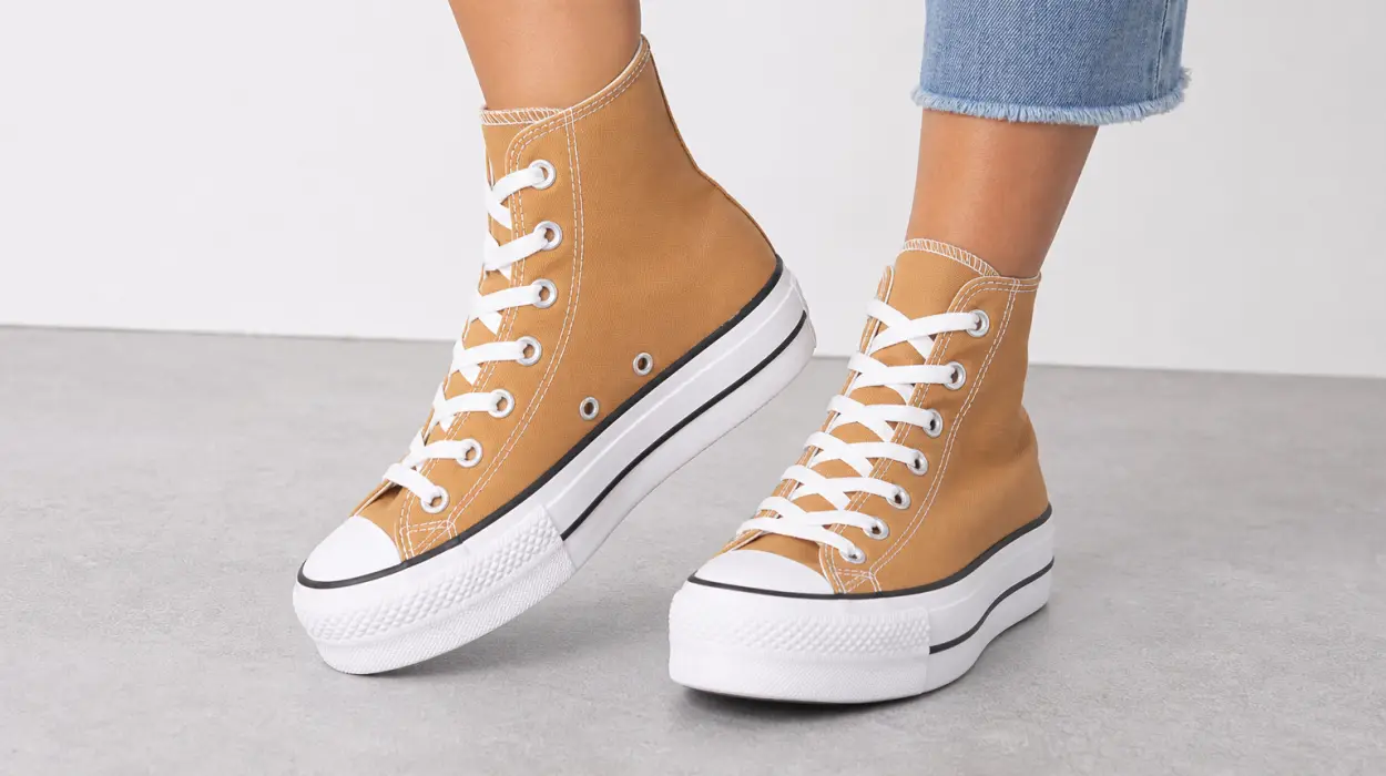 Zapatillas Converse Chuck Taylor All Star Lift Platform marrones para mujer por sólo 19,99€ (-33%)