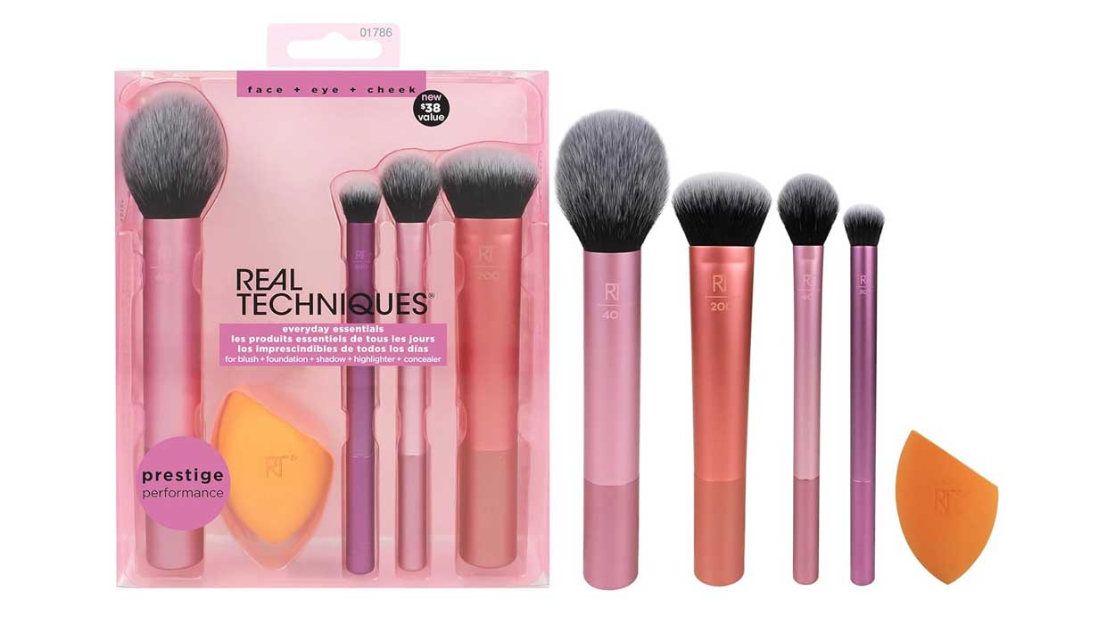 Chollo Set de brochas y esponja de maquillaje Real Techniques Everyday Essentials por sólo 12,79€ (-42%)