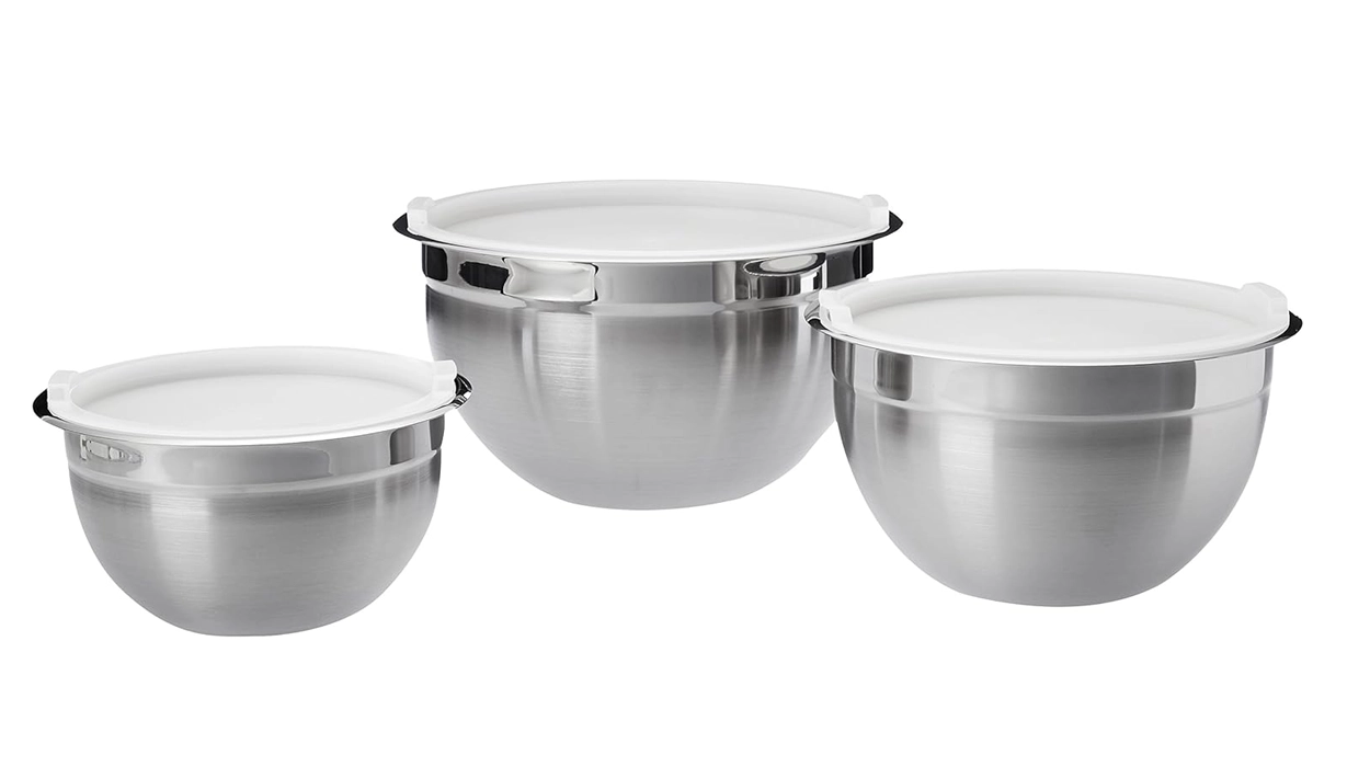Mezcla, guarda o sirve tus recetas favoritas en este juego de 3 boles de acero inoxidable con tapa a un precio TOP