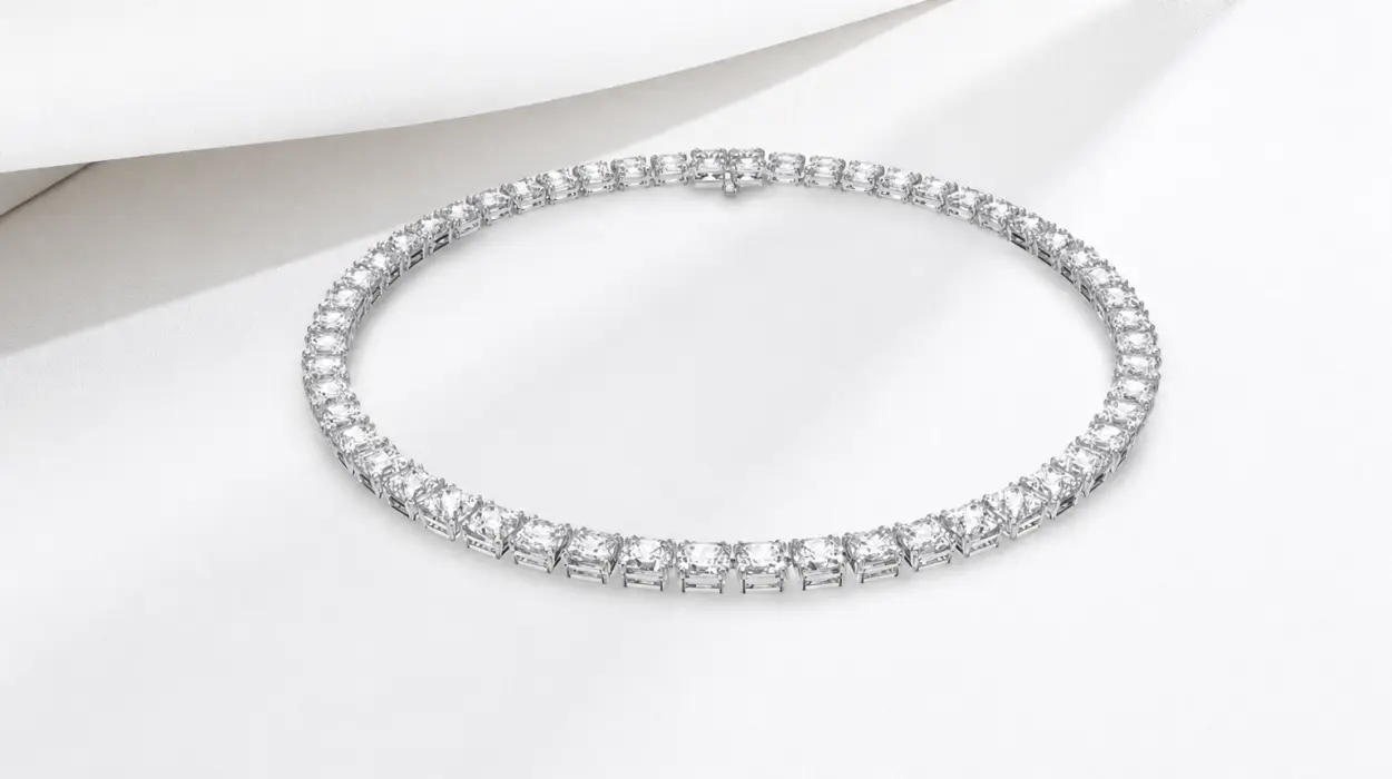 Collar Swarovski Tennis Millenia con baño de rodio por sólo 183,31€ con envío gratis (-59%)