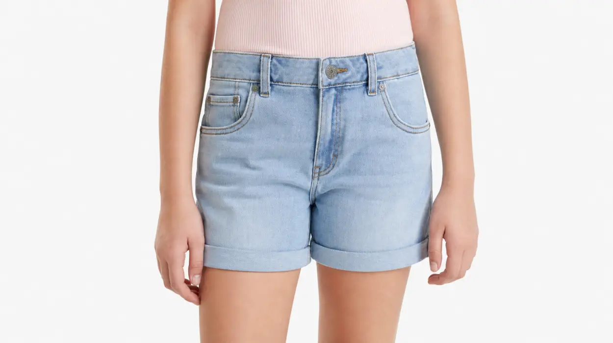Pantalones vaqueros cortos Levi’s para niñas, con tallas de 2 a 14 años por sólo 15€ (-57%)