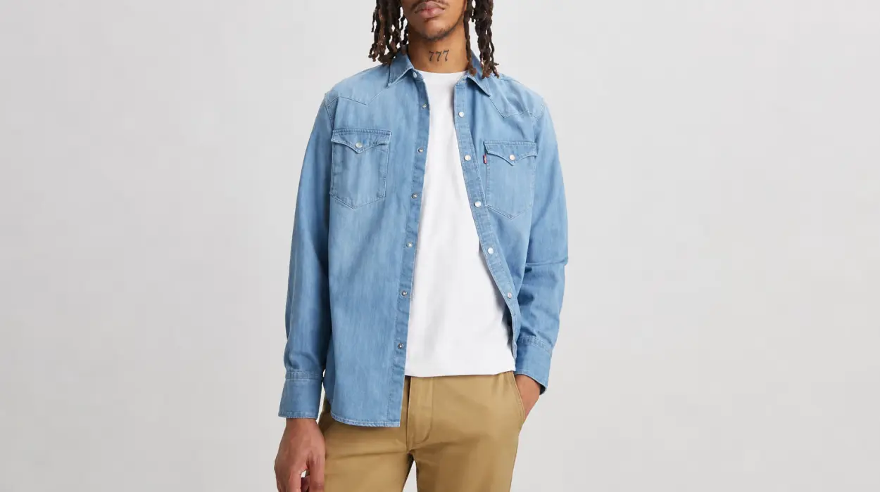 Camisa Levi’s Barstow Western Standard azul para hombre por sólo 38,45€ con envío gratis (-55%)