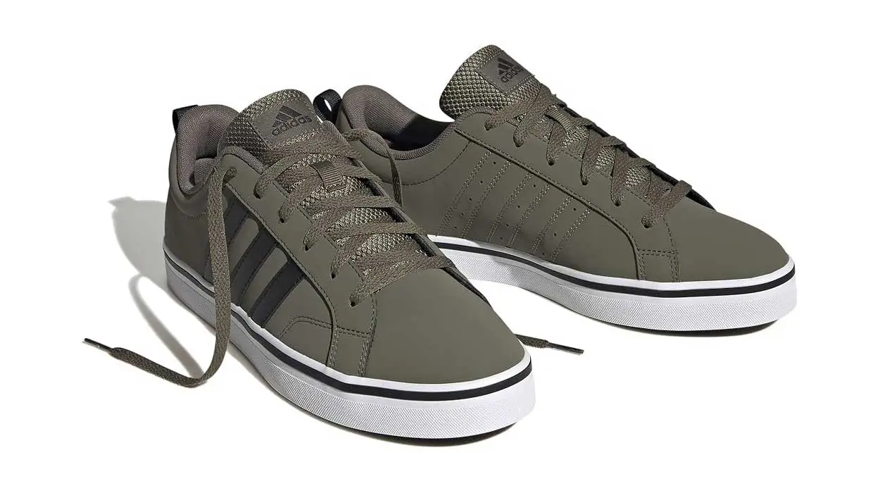 Estrena ya estas zapatillas Adidas Vs Pace 2.0 verde oliva para hombre y ahórrate un buen dinerito ¡CORRE!