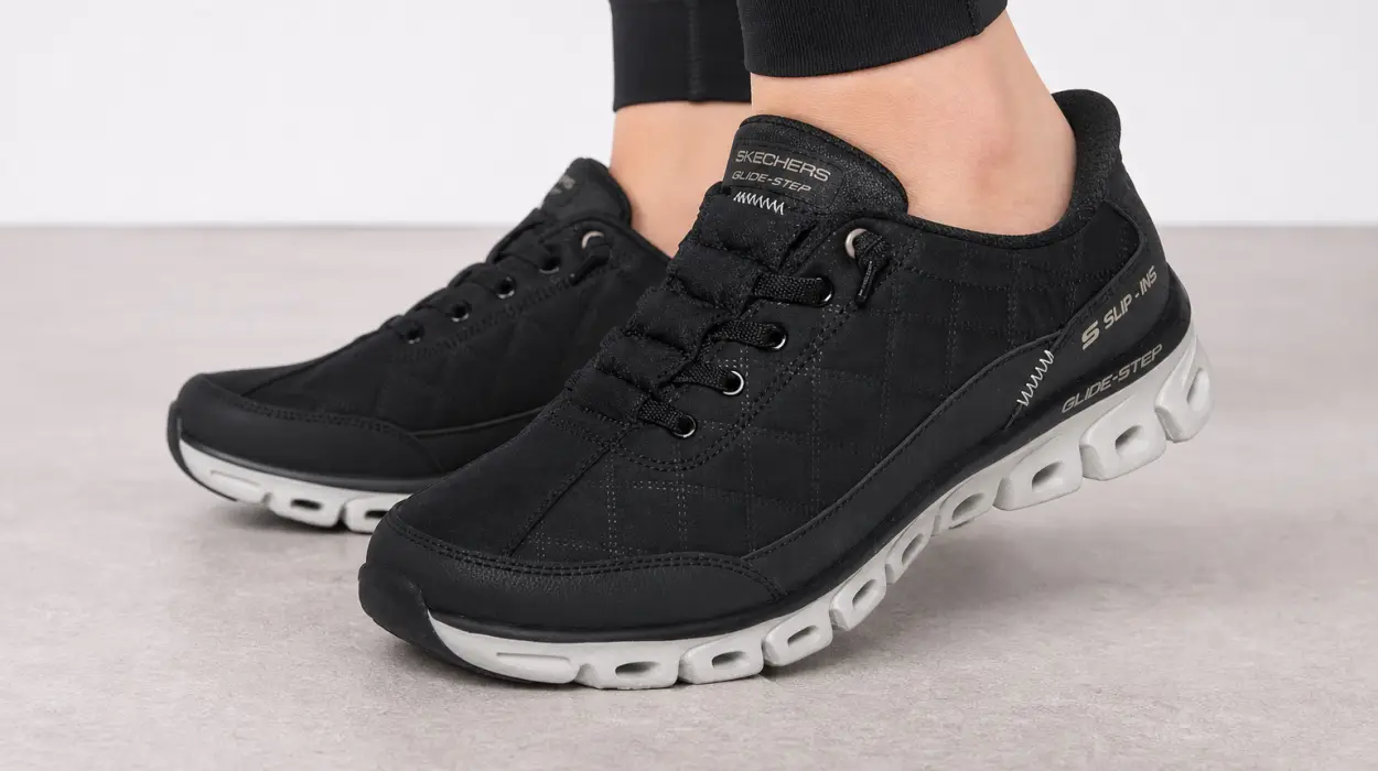 Zapatillas Skechers Glide-Step at Ease con Slip-Ins para mujer por sólo 44,55€ con envío gratis (-48%)