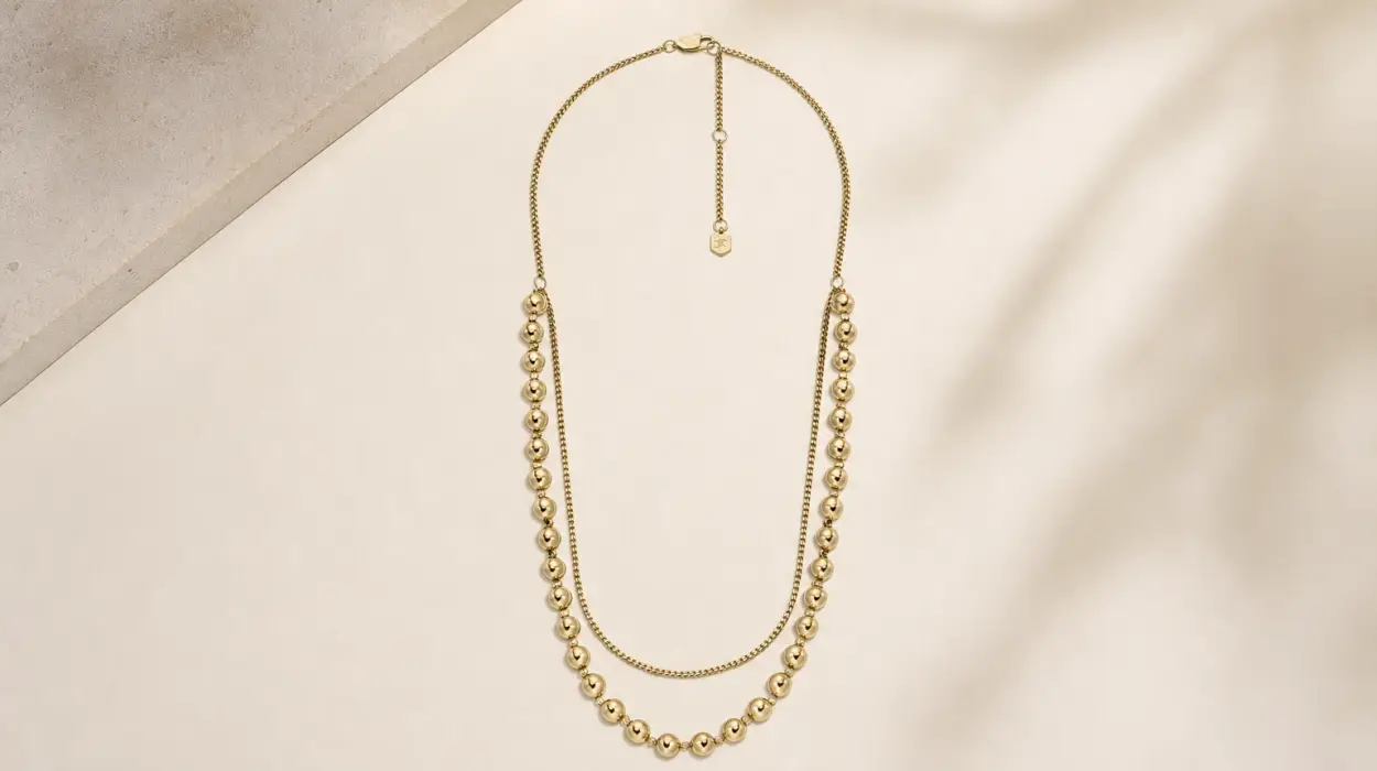 Collar Fossil de acero inoxidable dorado para mujer por sólo 41,29€ con envío gratis (-48%)