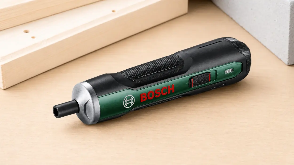 Bosch PushDrive, destornillador a batería con 10 brocas y carga micro USB por sólo 39,99€ con envío gratis (-31%)
